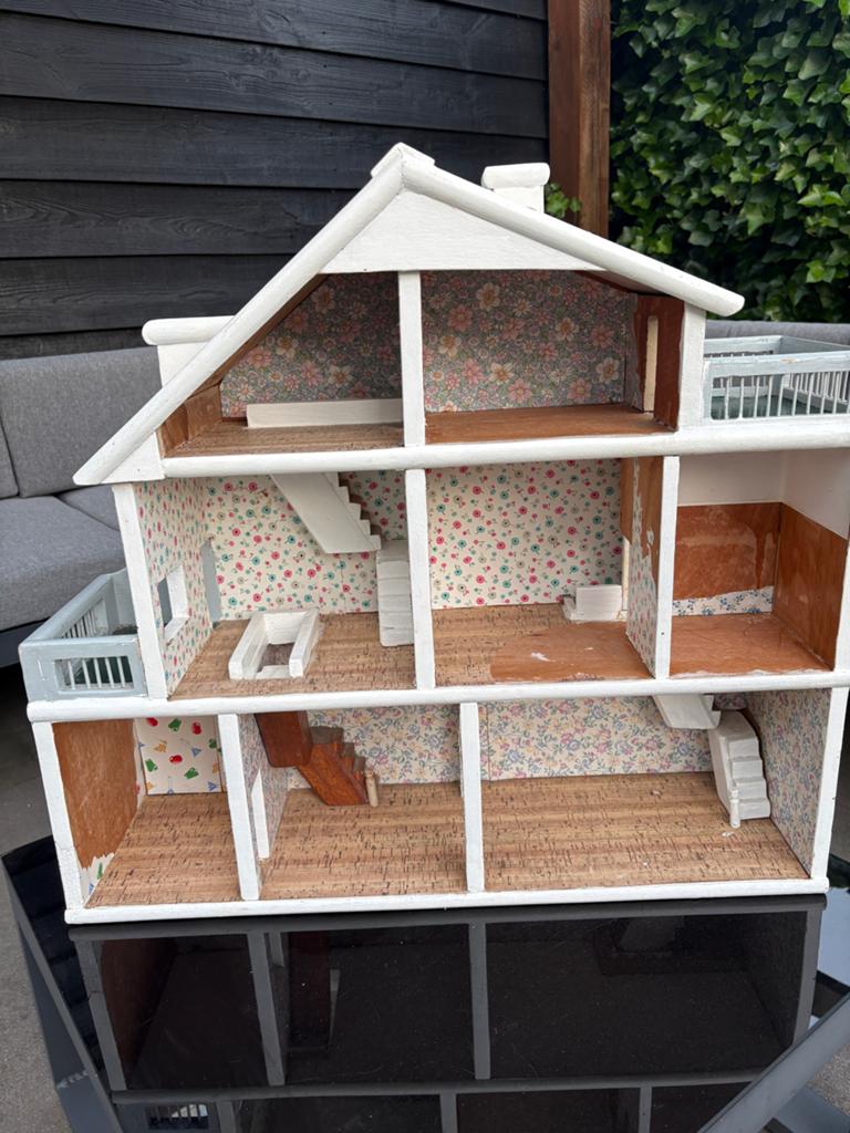 Stevig Poppenhuis - Opknapper, Verzamelen, Poppenhuizen en Toebehoren, Ophalen, Gebruikt, Poppenhuis