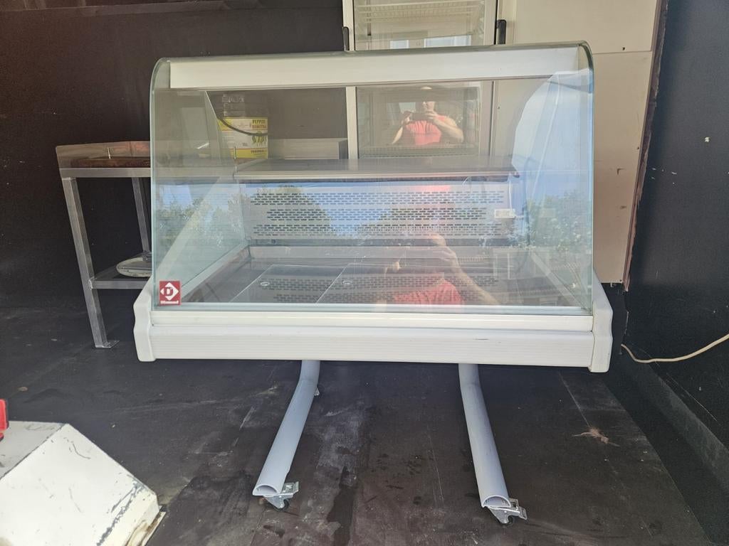 Professionele koelvitrine voor horeca, Ophalen