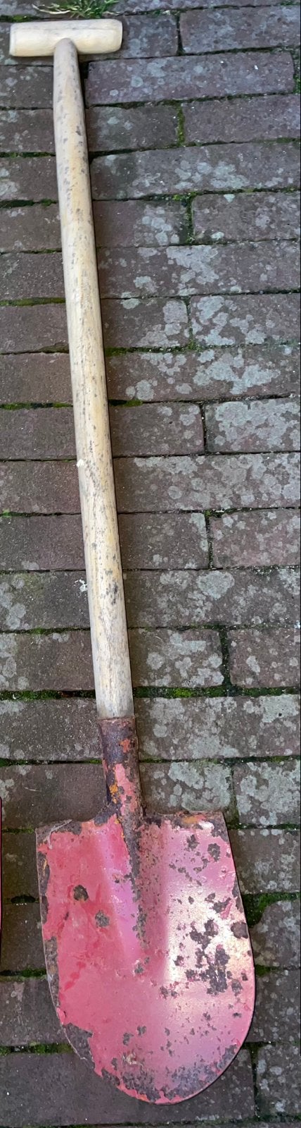 Gebruikte schep met houten steel schepje rood 90cm, Ophalen of Verzenden, Zo goed als nieuw, Schop