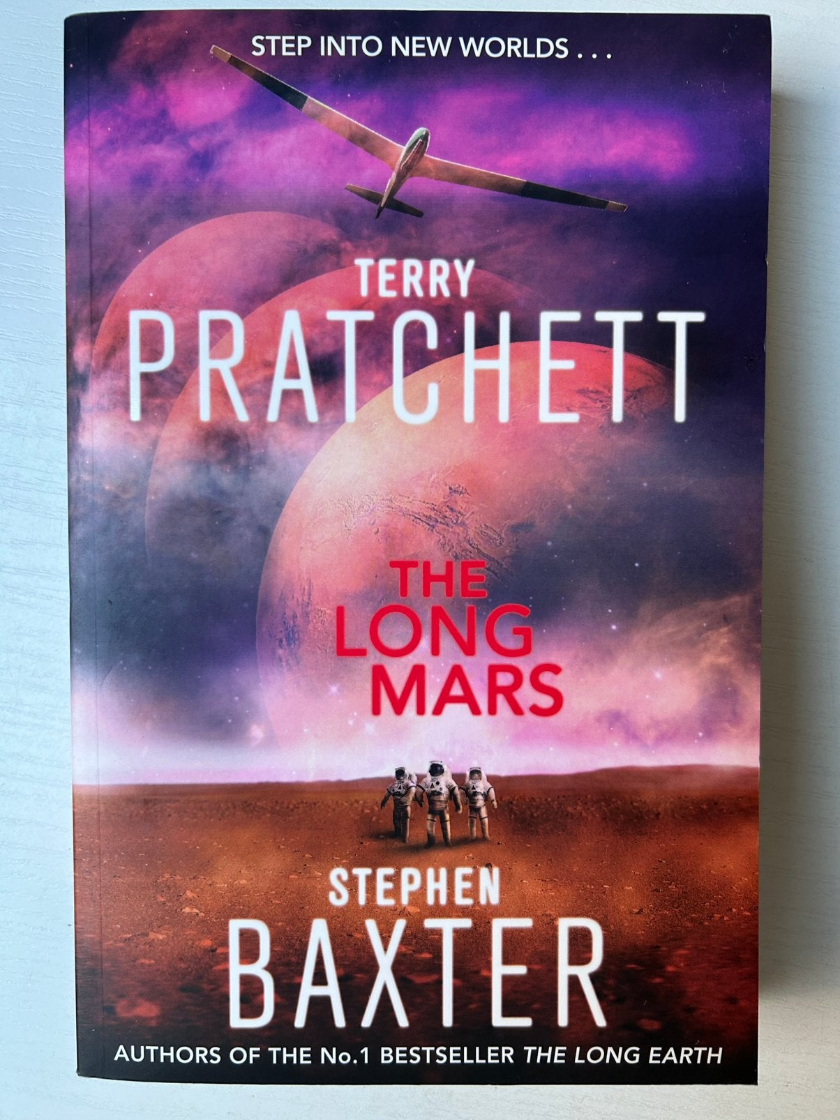 Terry Pratchett The Long Mars, Ophalen of Verzenden, Gelezen