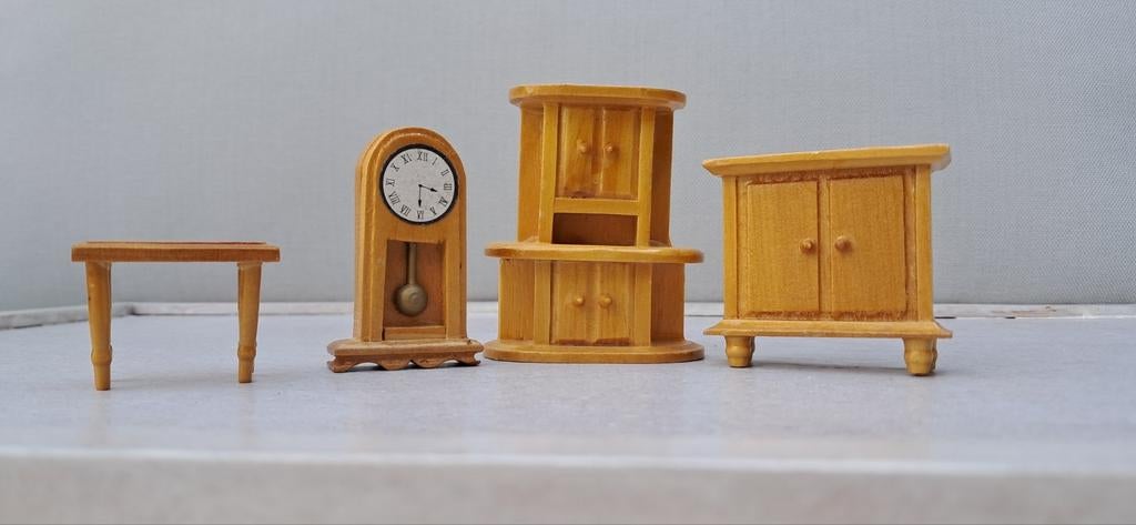 Miniatuur houten meubeltjes voor poppenhuis, Ophalen of Verzenden, Gebruikt, Meubelstuk of Keukentje