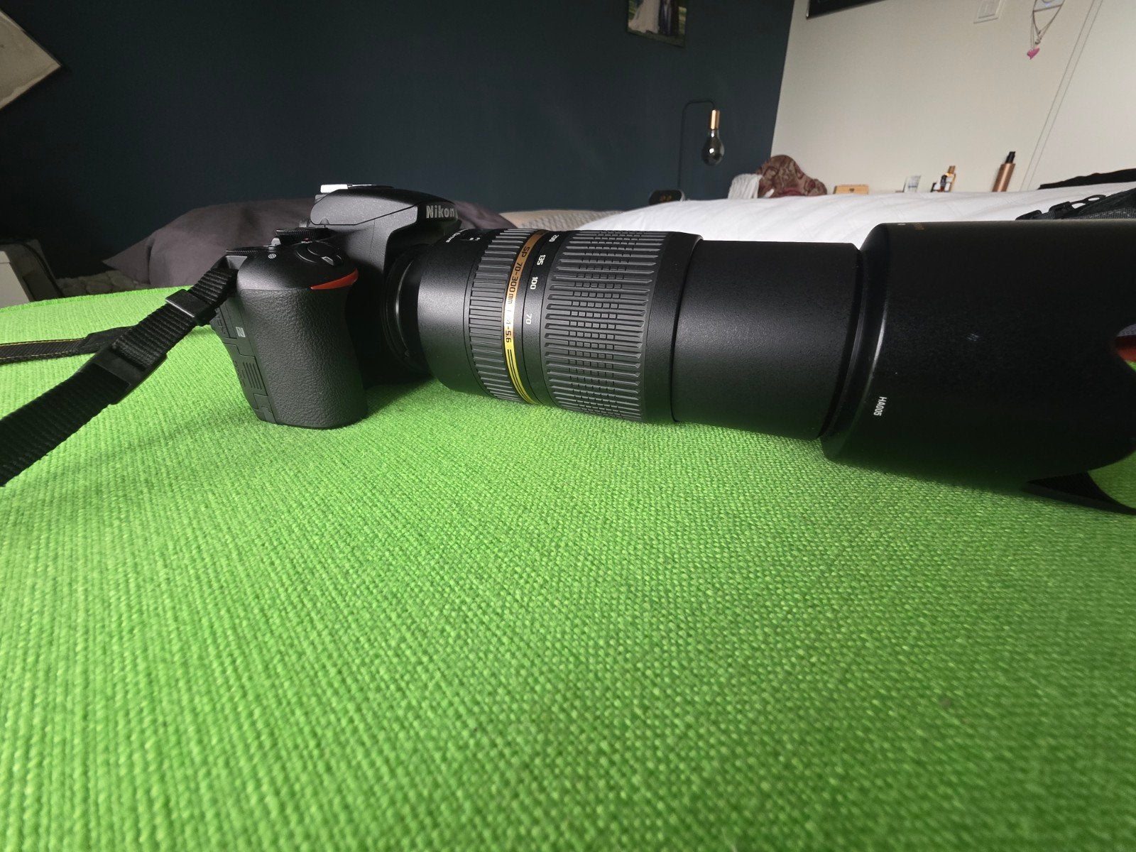 Nikon D5600  incl Tamron SP 70-300mm F/4-5, Ophalen of Verzenden, Zo goed als nieuw, Rugtas, Overige merken
