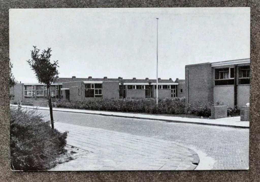 Krabbendijke - School "De Hinkelinge" en "Rehoboth school", Ophalen of Verzenden, 1960 tot 1980, Ongelopen, Zeeland