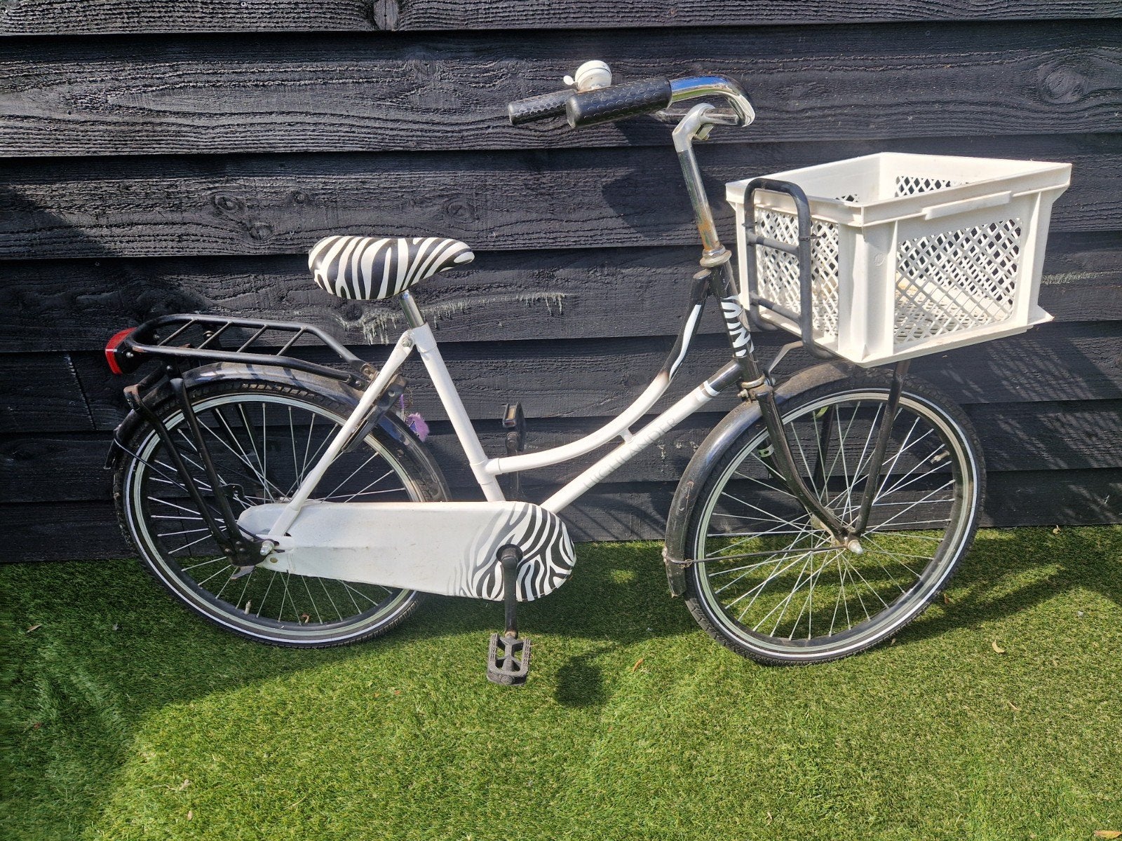 meisjes fiets met mandje en zebraprint zadel, Fietsen en Brommers, Fietsen | Meisjes, Ophalen, Gebruikt, Terugtraprem, 24 inch
