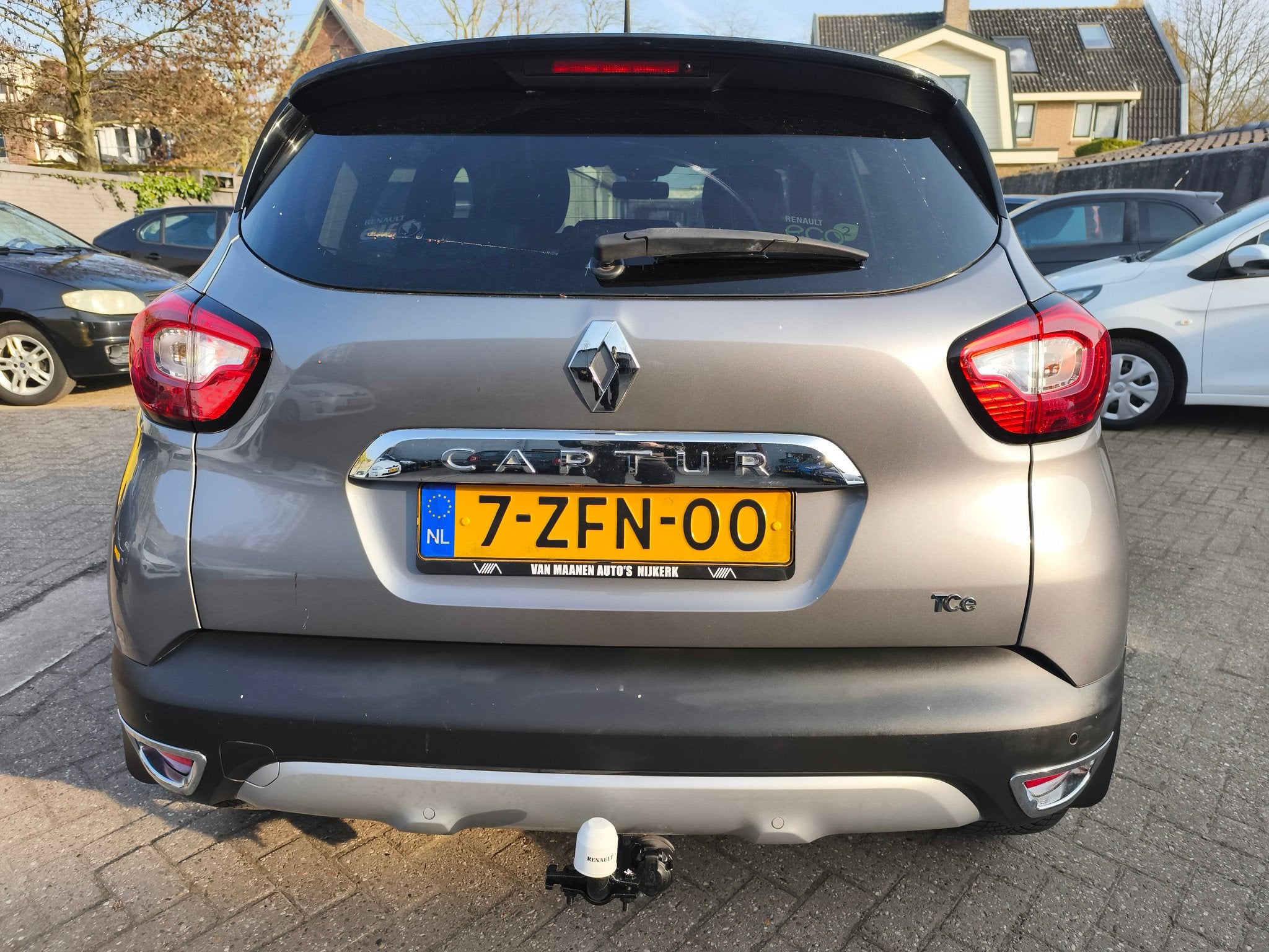 Renault Captur 0.9 TCe 90 Helly Hansen, trekhaak (bj 2015), Auto's, Renault, Voorwielaandrijving, Gebruikt, 49 €/maand, Origineel Nederlands