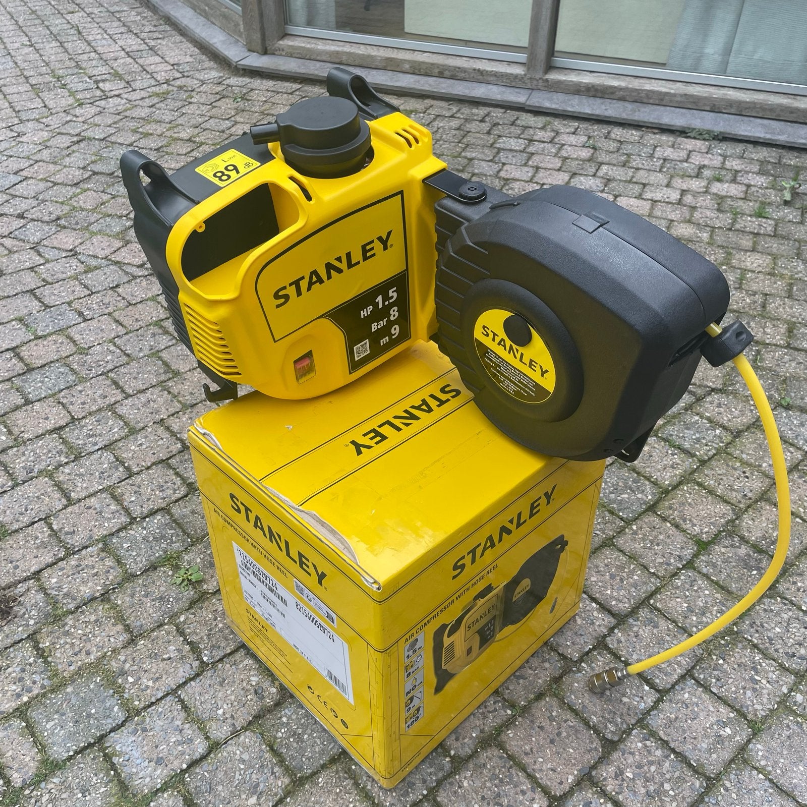 Nieuwe Stanley luchtcompressor met slanghaspel 1.5 pk 8 bar, Doe-het-zelf en Verbouw, 6 tot 10 bar, Ophalen of Verzenden, Zo goed als nieuw