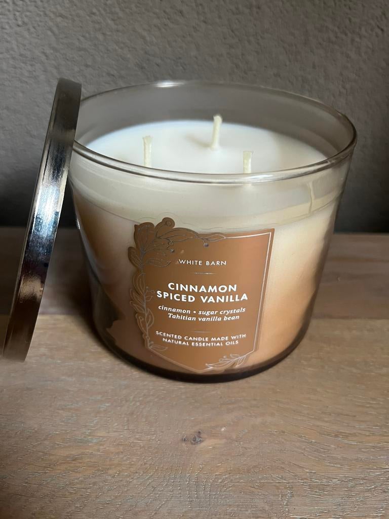 Cinnamon Spiced Vanilla kaars - Bath & Body Works, Ophalen of Verzenden, Nieuw, Overige materialen, Minder dan 25 cm