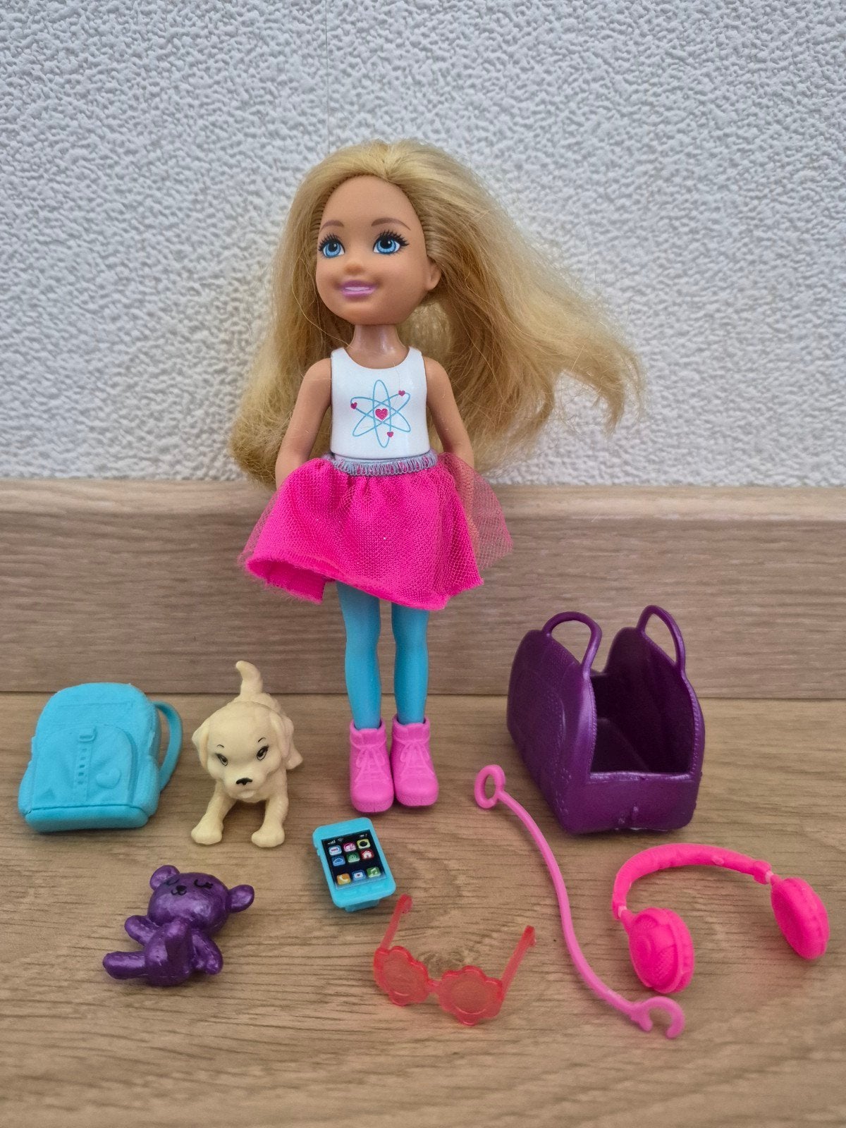 Barbie Chelsea reis pop FWV20 met puppy, Ophalen of Verzenden, Zo goed als nieuw, Barbie