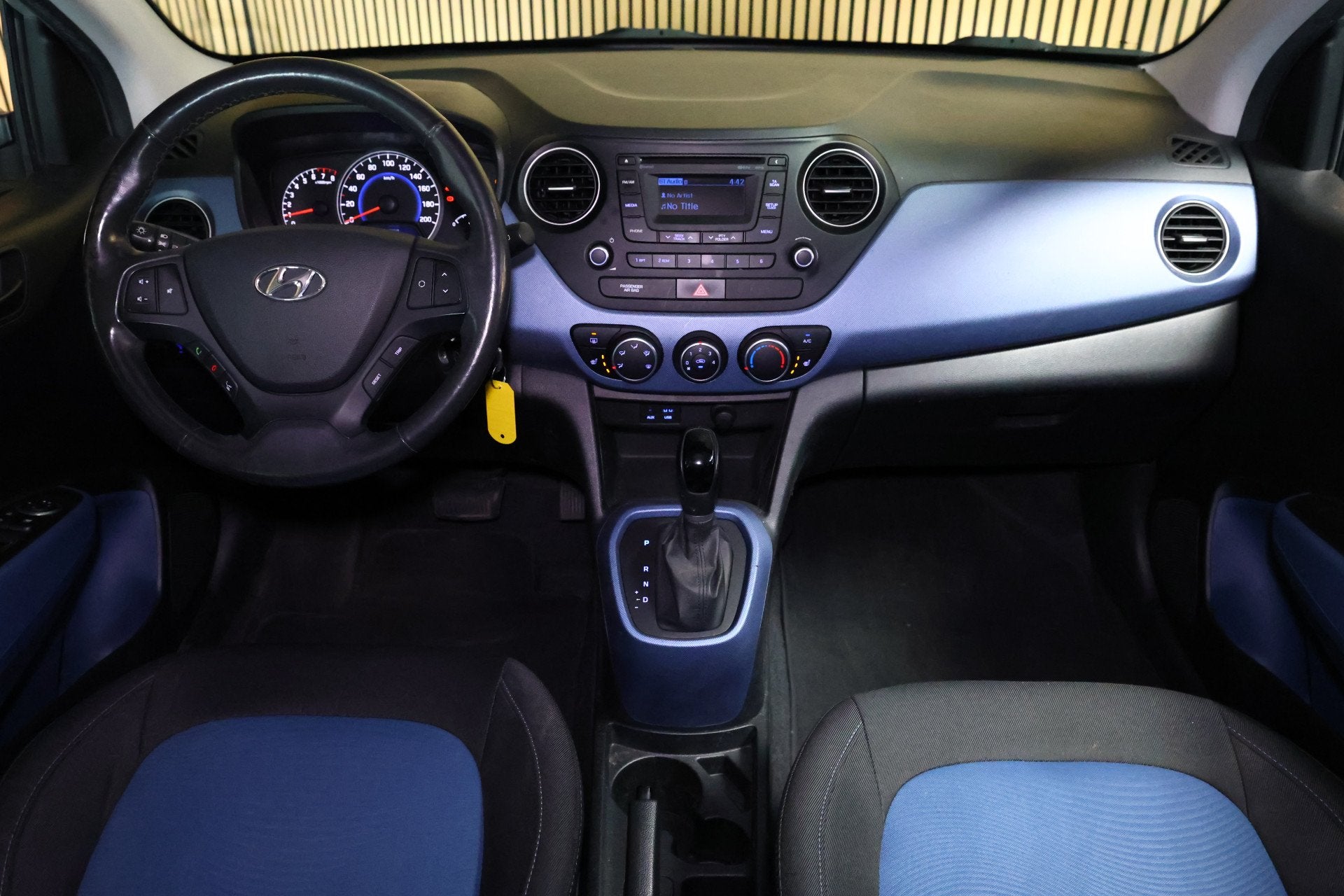 Hyundai i10 1.0i Comfort 5p AUTOMAAT AIRCO BT STOELVERWARMIN, Stof, Gebruikt, Zwart, Origineel Nederlands