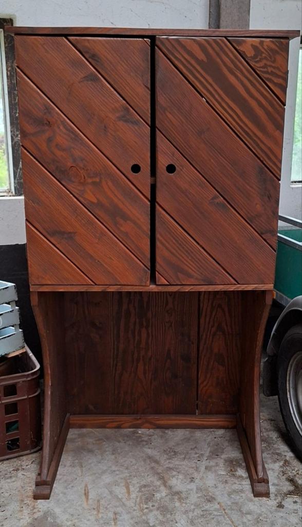 Houten kast met diagonale deuren - 156x85x51 cm, Huis en Inrichting, Kasten | Overige, Ophalen of Verzenden, Gebruikt