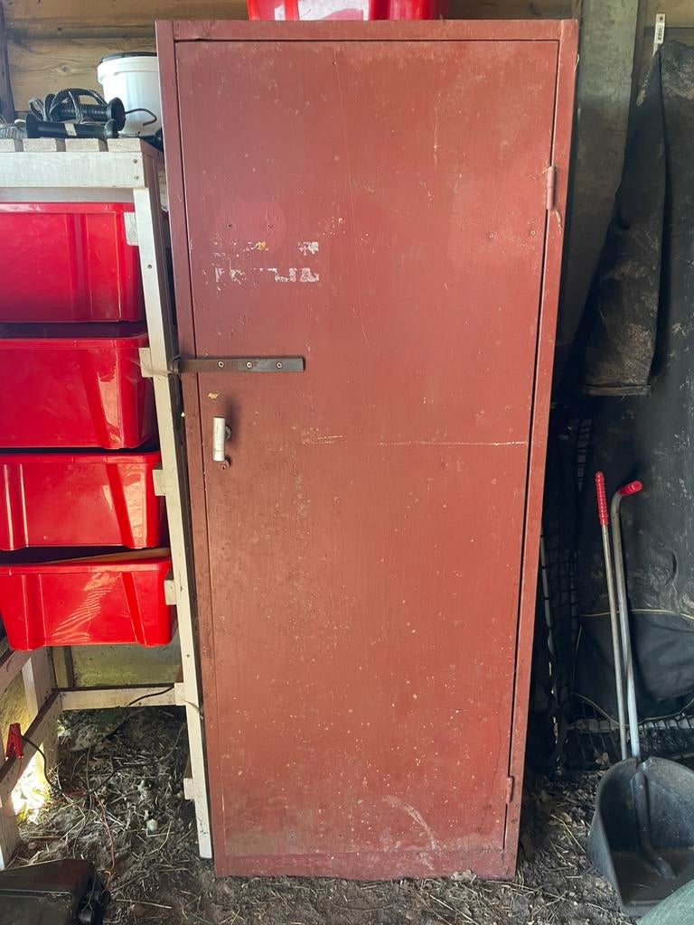 Stalen zadelkast gratis, Dieren en Toebehoren, Paarden en Pony's | Overige Paardenspullen, Gebruikt, Overige soorten, Ophalen