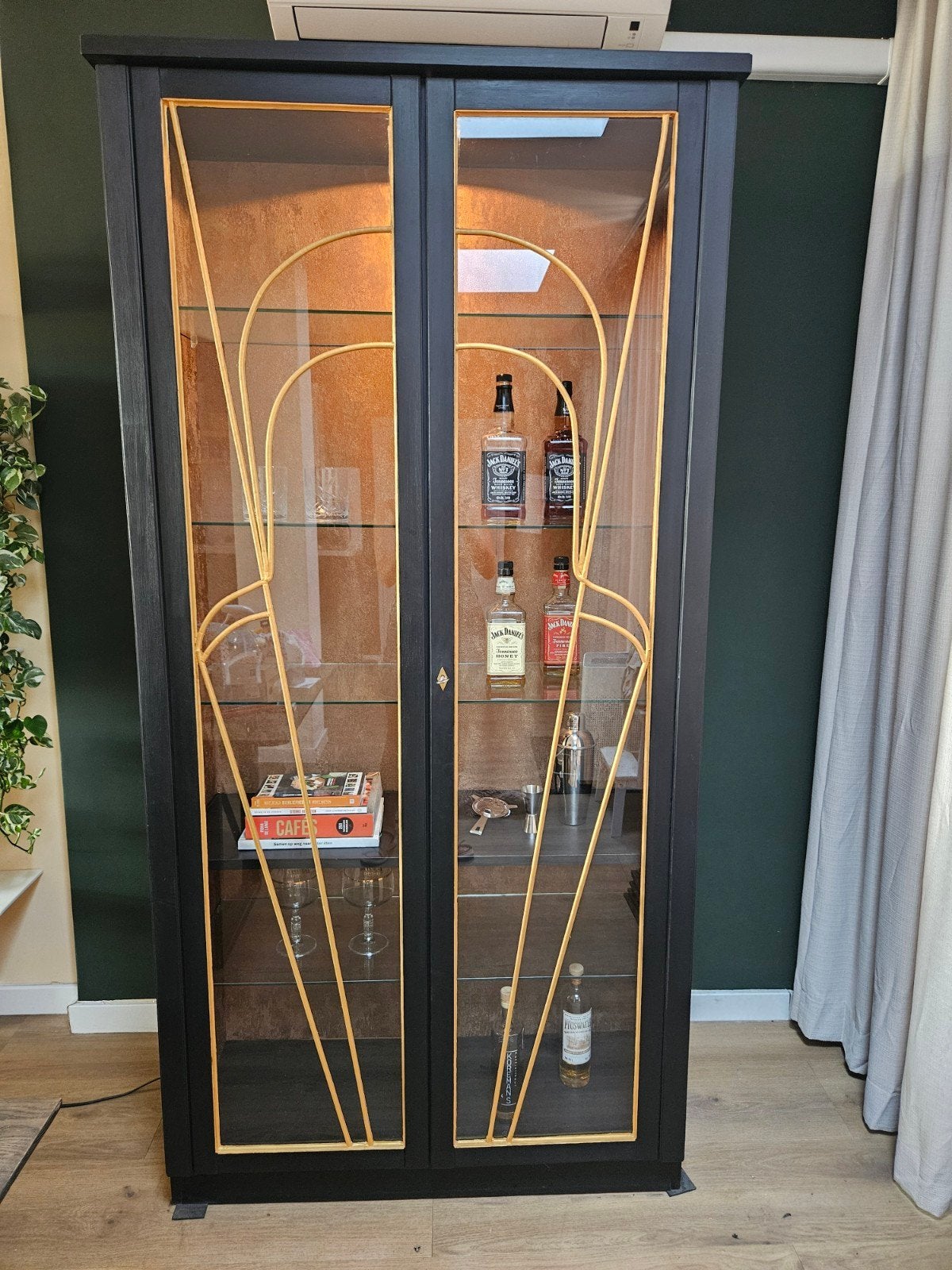 Vitrine kast. Zwart/goud, glas-in-lood-look, Zo goed als nieuw, 25 tot 50 cm, Glas, 200 cm of meer