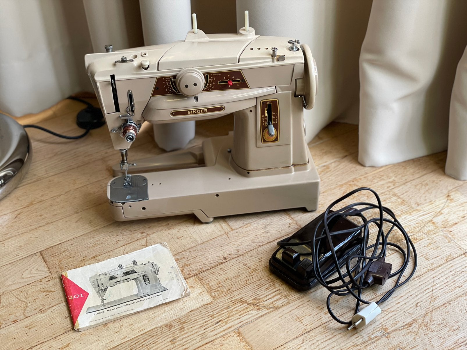 Singer 421G werkt perfect Slant-o-matic, Ophalen of Verzenden, Gebruikt, Naaimachine, Singer
