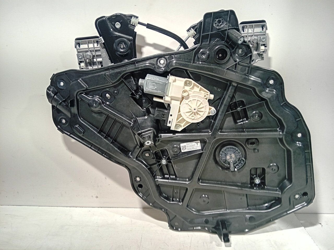 Raammechaniek elektrisch links achter Tesla Model Y, Auto-onderdelen, Onderdelen@venauto.nl, Van der Ven Autorecycling B.V., Gebruikt
