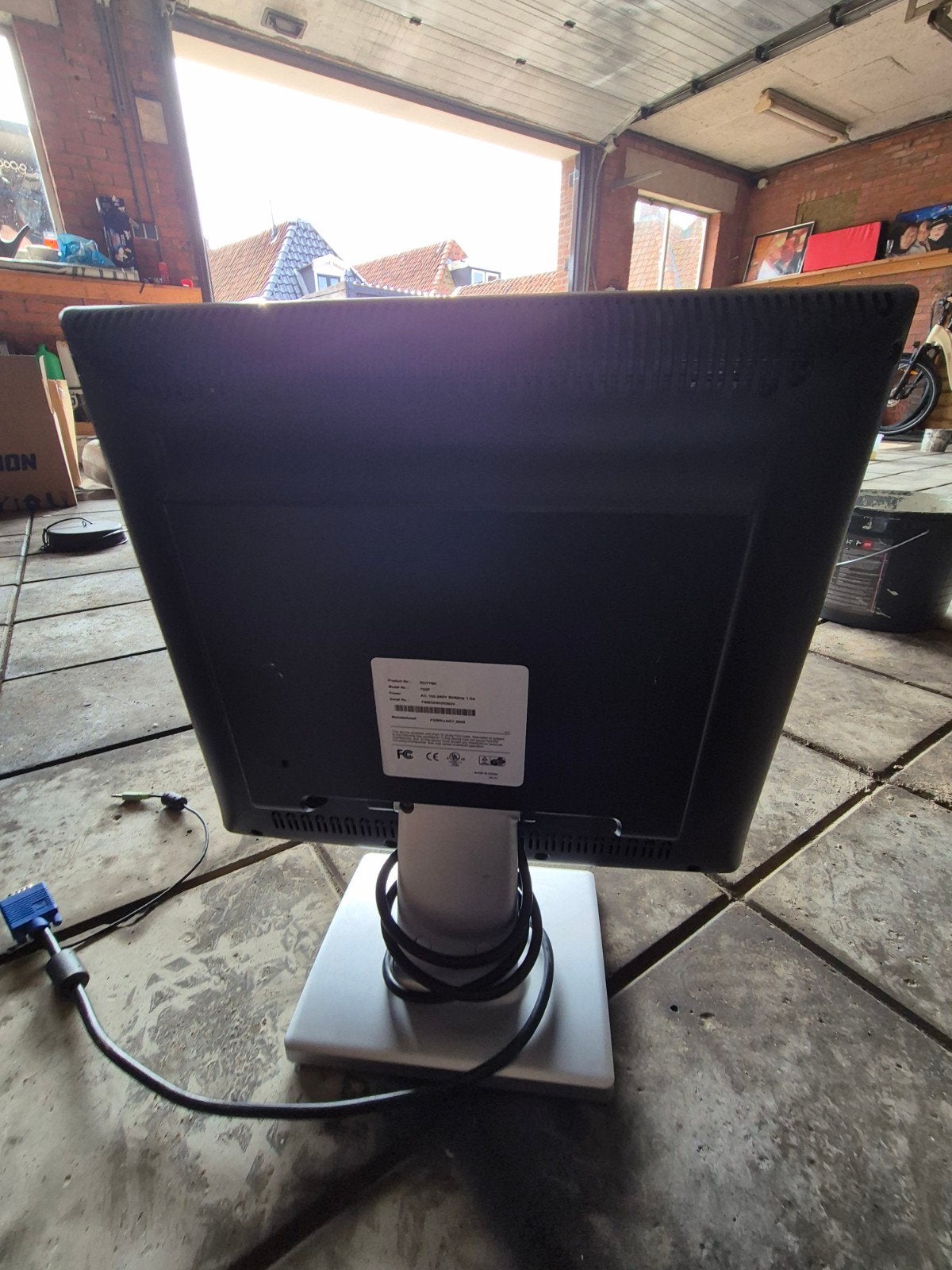 Vintage Monitor 700P (2005) met VGA-aansluiting, Computers en Software, Ophalen of Verzenden