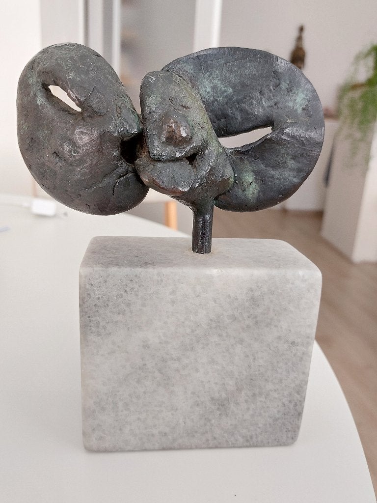 Bronzen sculpture, marmeren voetstuk, Hanneke Mols-van Gool, Antiek en Kunst, Grijs, Object, Ophalen of Verzenden, 21 cm