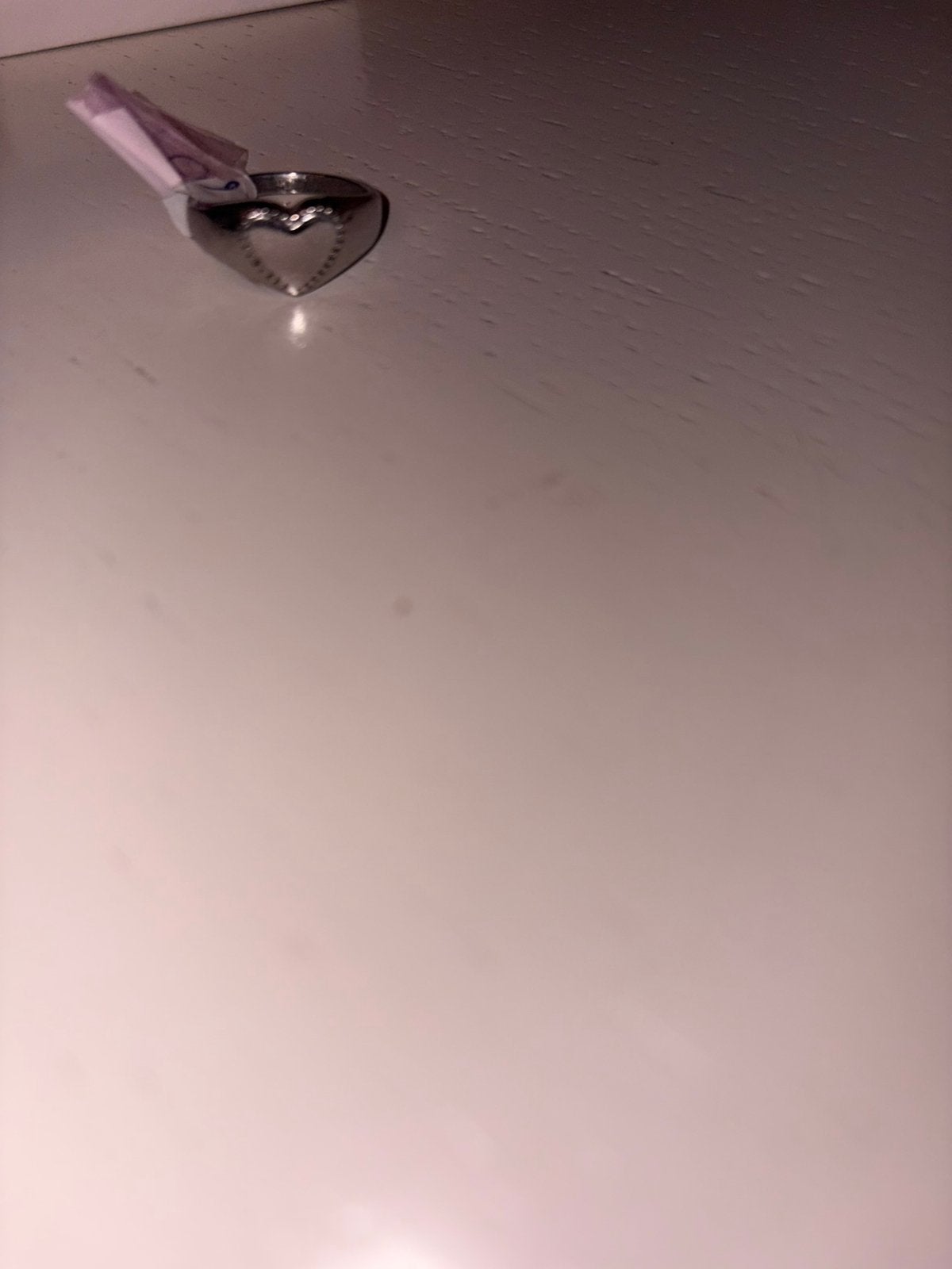 Een ringetje die is zilver met een hartje erin, Gebruikt, Kleiner dan 17, Dame, Zilver