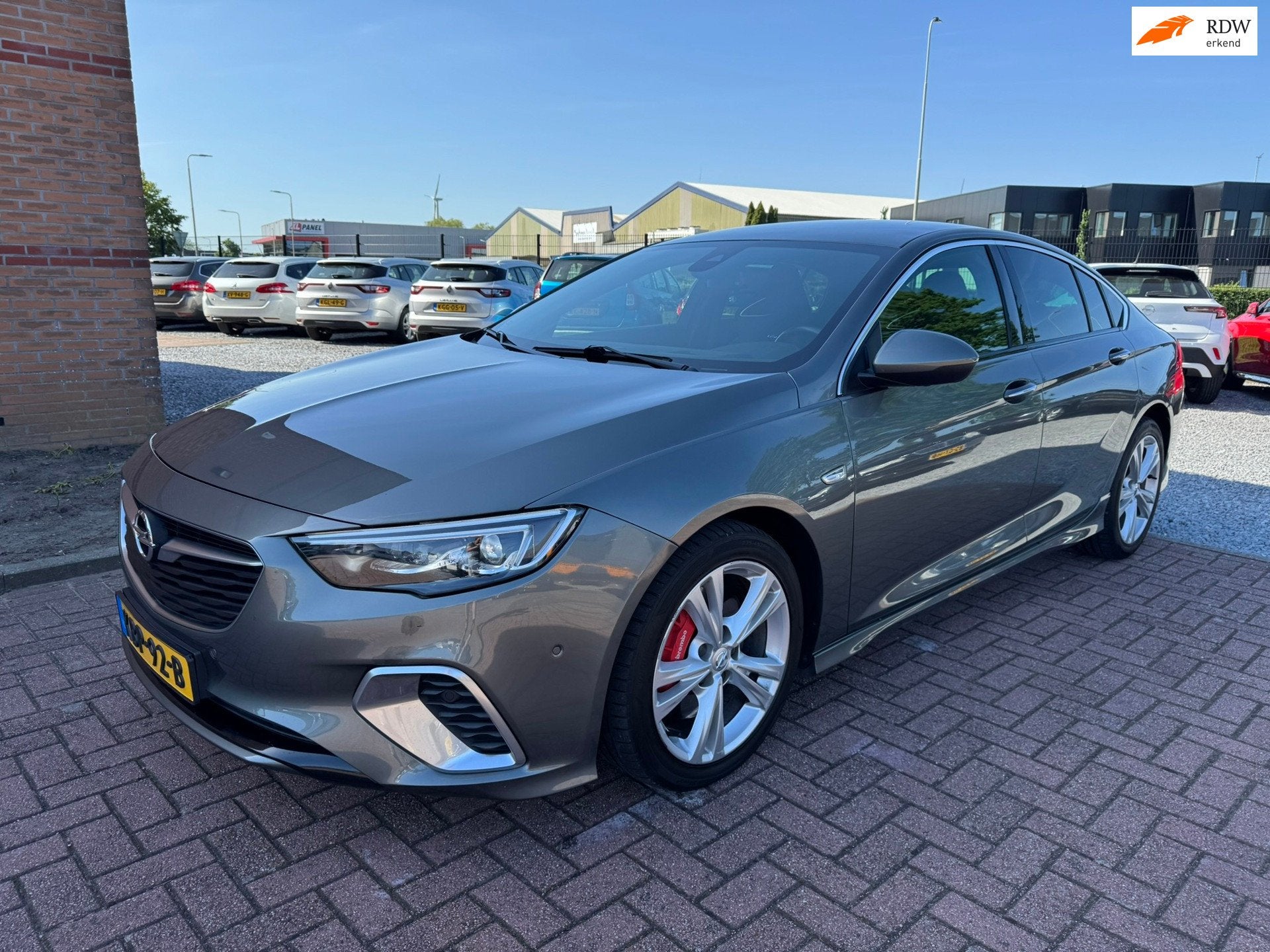 Opel INSIGNIA GRAND SPORT 2.0 BiTurbo 4x4 GSi Exclusive, Auto's, Automaat, Dealer onderhouden, Stof, 4 cilinders
