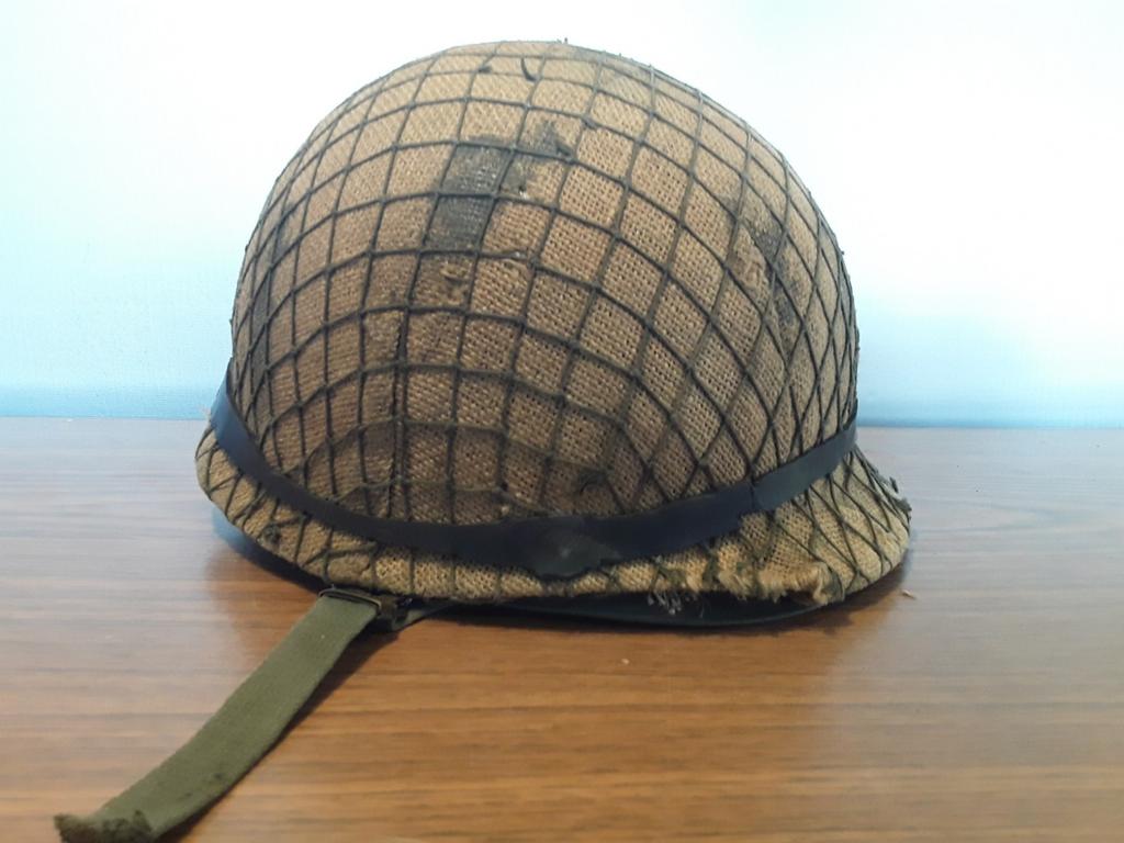 Nederlandse legerhelm met camouflage net., Ophalen of Verzenden, Landmacht, Nederland, Helm of Baret