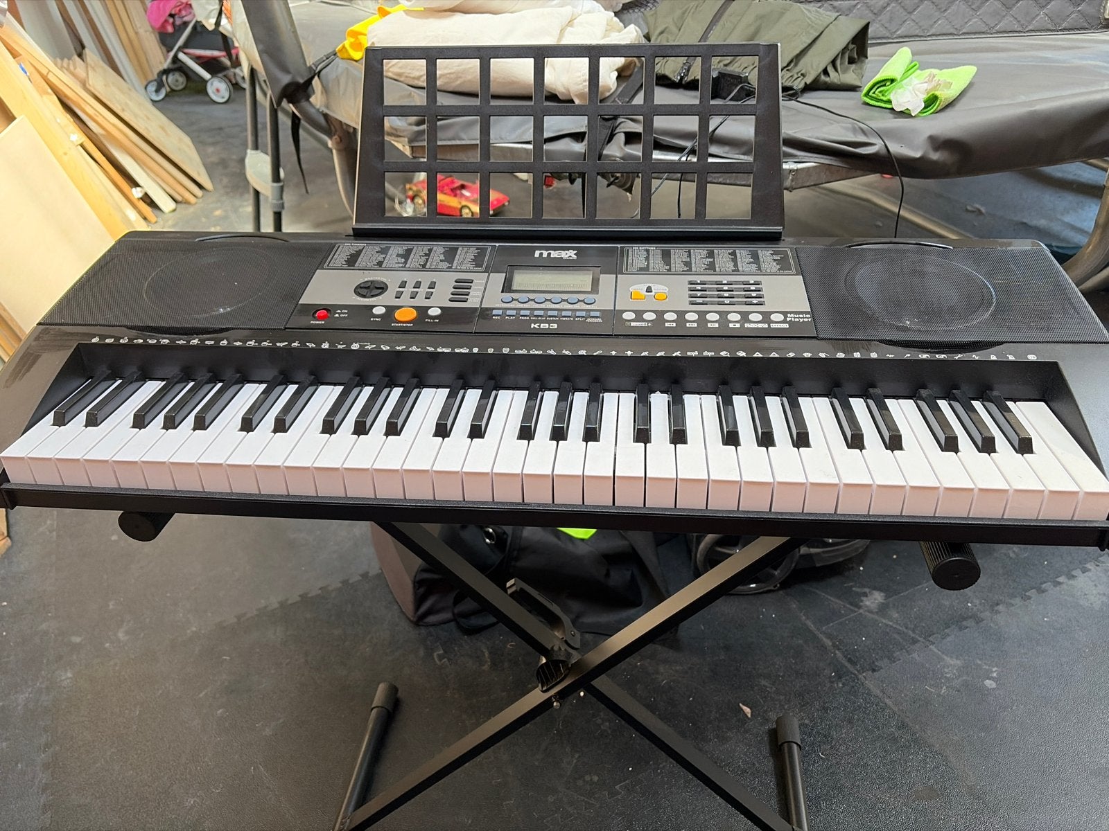MAX KB3 Keyboard met standaard en bladmuziekhouder, Aanslaggevoelig, Ophalen, Overige merken, 61 toetsen