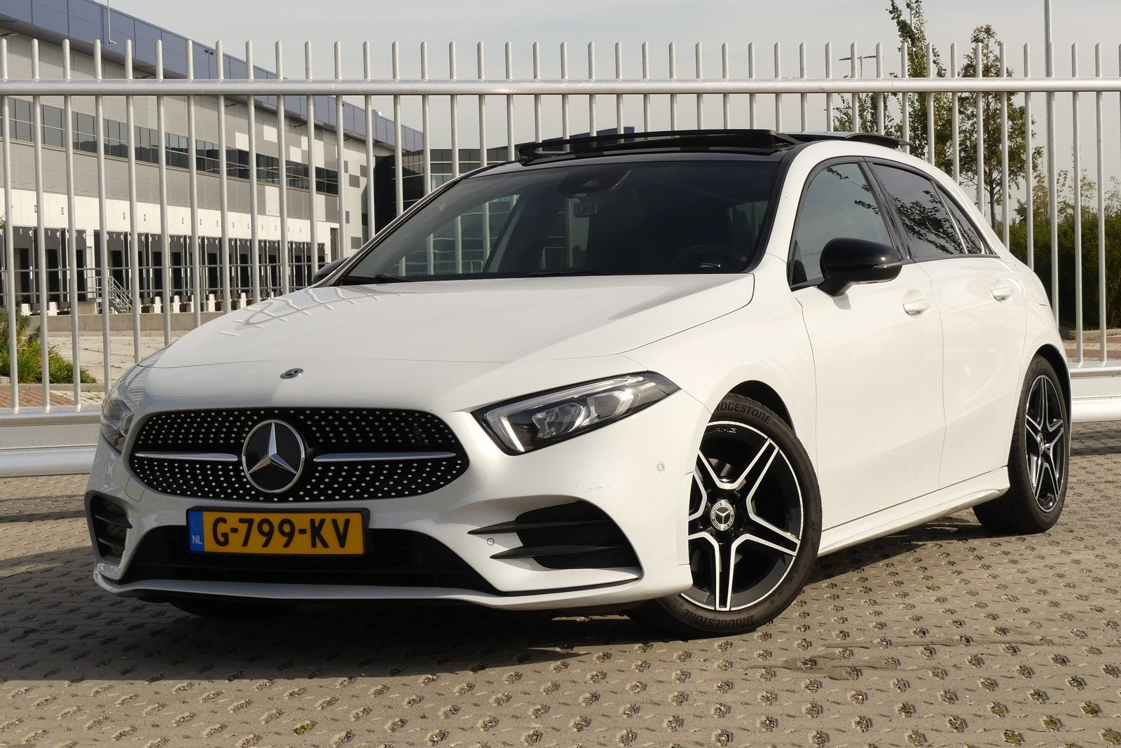 Mercedes-Benz A-Klasse A 180 Business Solution AMG 2019, Auto's, 136 pk, 4 cilinders, Leder en Stof, Wit