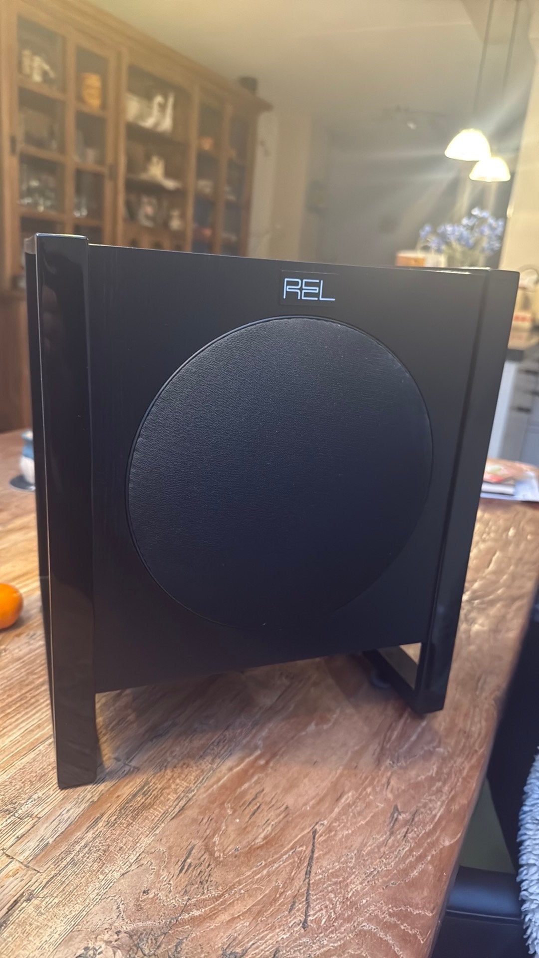 REL subwoofer, Audio, Tv en Foto, Overige merken, Gebruikt, Ophalen of Verzenden, 120 tot 150 watt