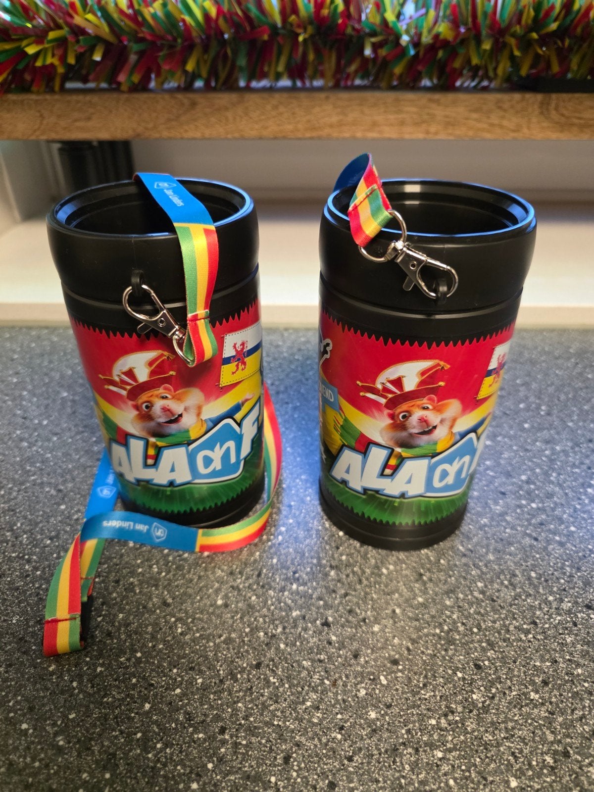 2 "pullen" om met carnaval de plastic beker in te doen, Ophalen of Verzenden, Nieuw, Overige typen, Carnaval