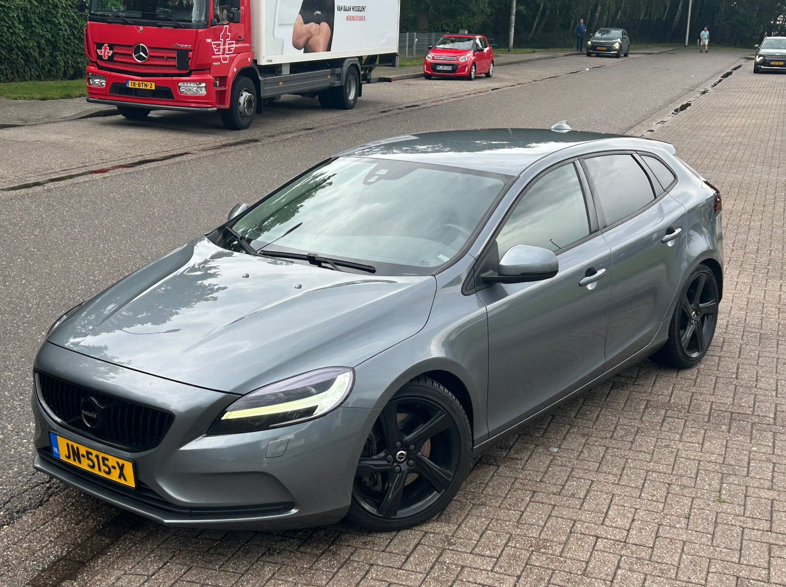 Volvo V40 1.5 T2 194PK Geartronic 2016 Grijs, 1498 cc, 194 pk, 4 cilinders, 700 kg