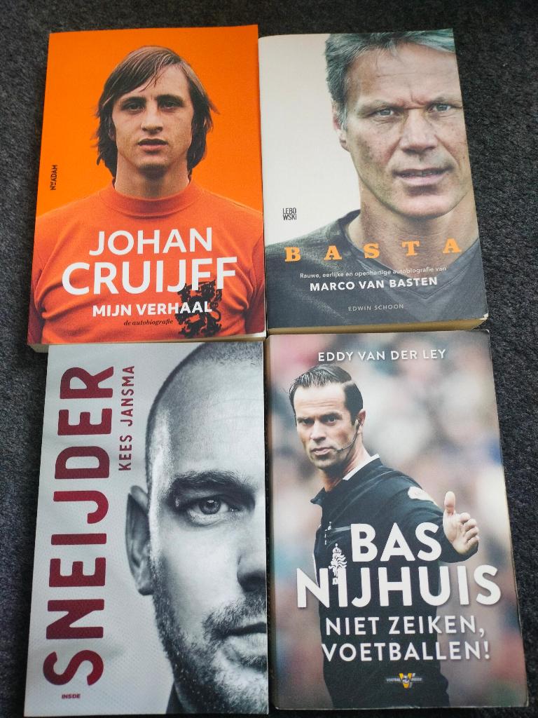 Johan Cruijff - Basta - Sneijder - Bas Nijhuis, Ophalen of Verzenden, Zo goed als nieuw, Diverse Auteurs, Balsport