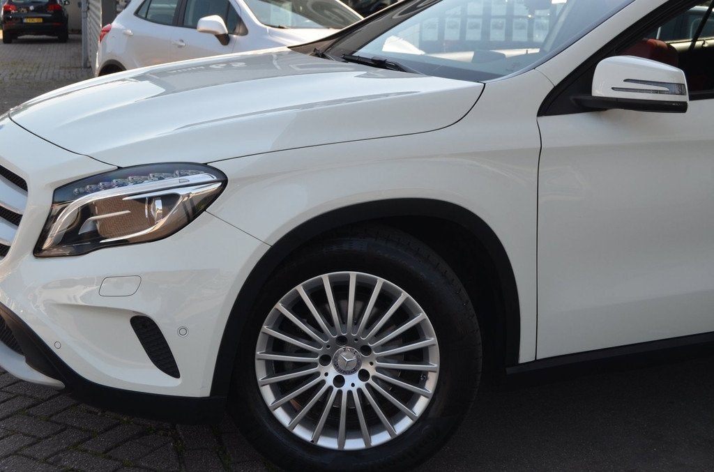 Mercedes-Benz GLA-klasse 200 Ambition Comfort| WIT | PANO AD, Auto's, Gebruikt, Euro 6, Bedrijf, 1335 kg