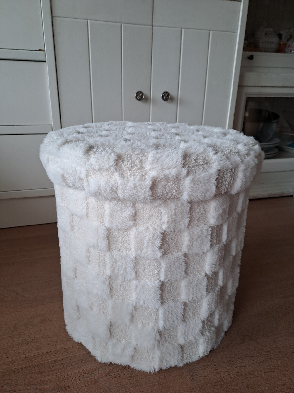 Witte zachte ronde poef/voetenbank/bijzettafeltje met deksel, Huis en Inrichting, Ophalen, Minder dan 50 cm, Minder dan 50 cm