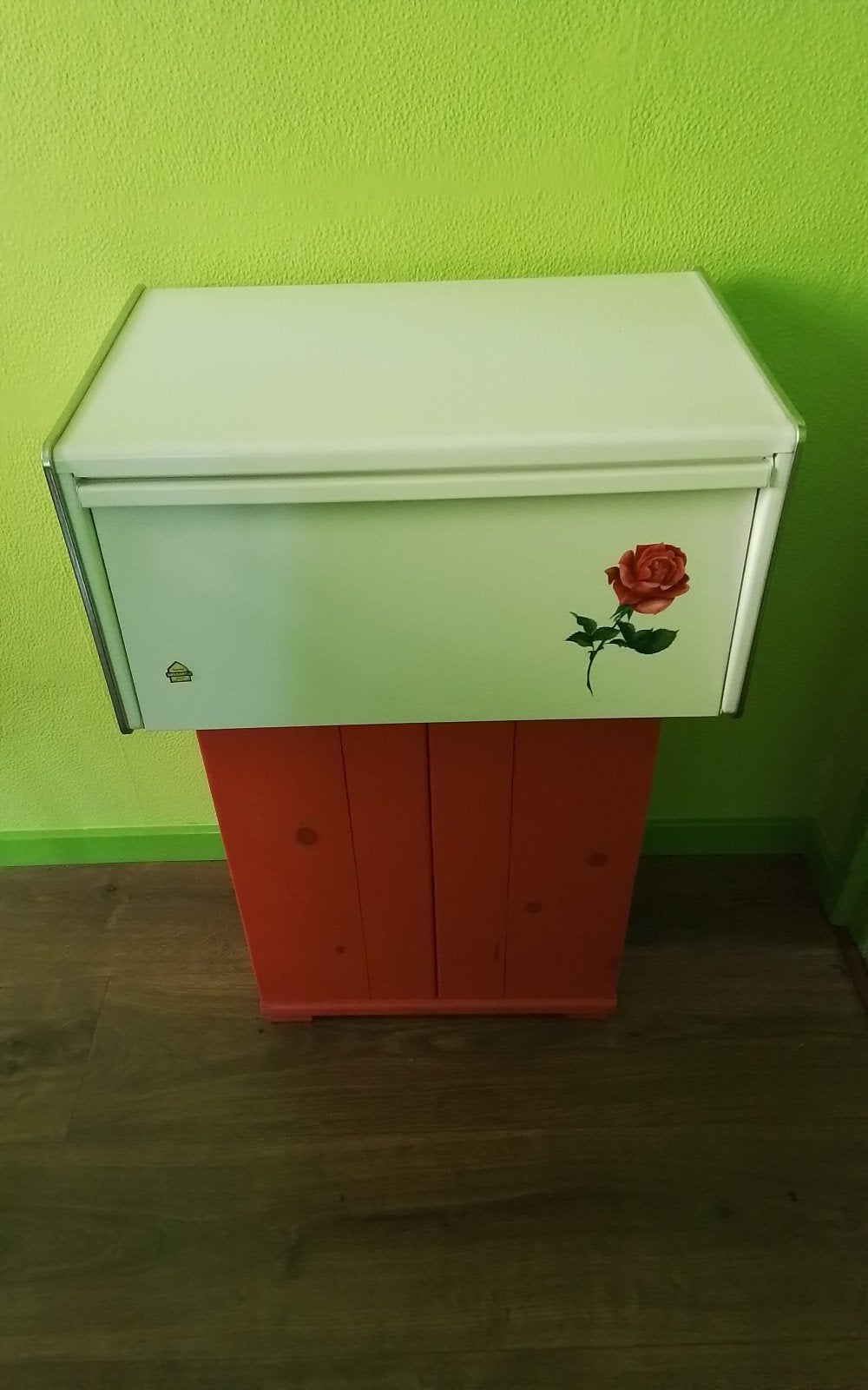 💐VINTAGE BROODTROMMEL WIT MET ROOS VAN BRABANTIA, Ophalen