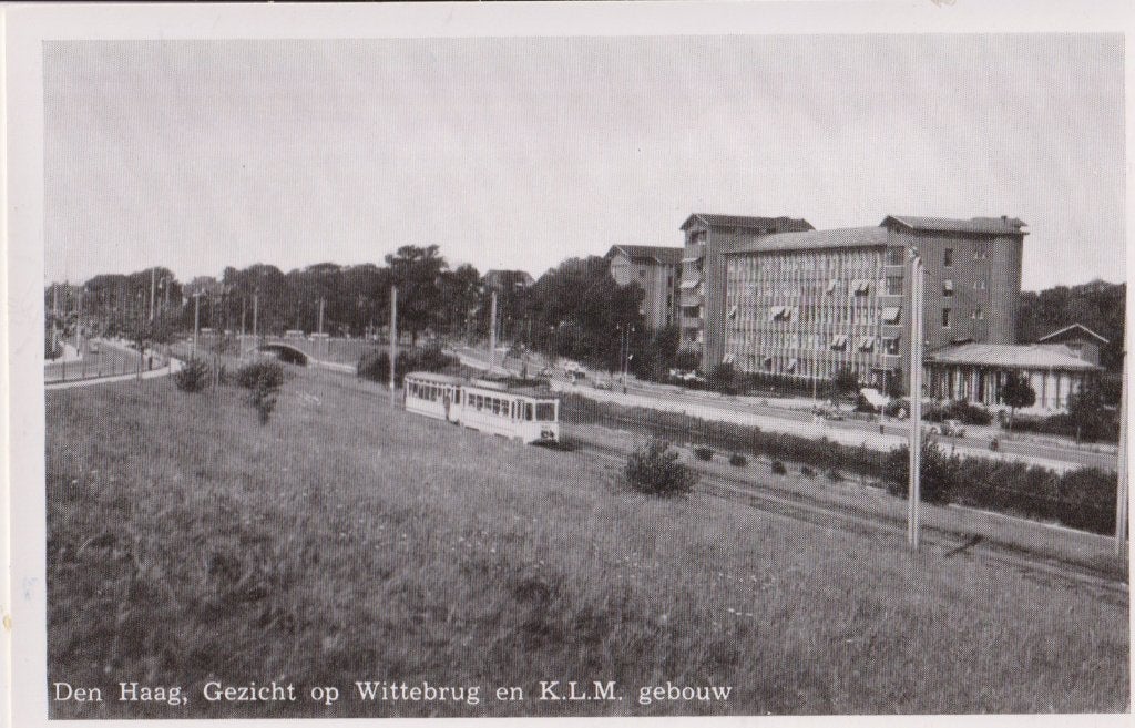Den Haag , Wittebrug en KLM gebouw , tram, Ophalen of Verzenden, 1940 tot 1960, Ongelopen, Zeeland