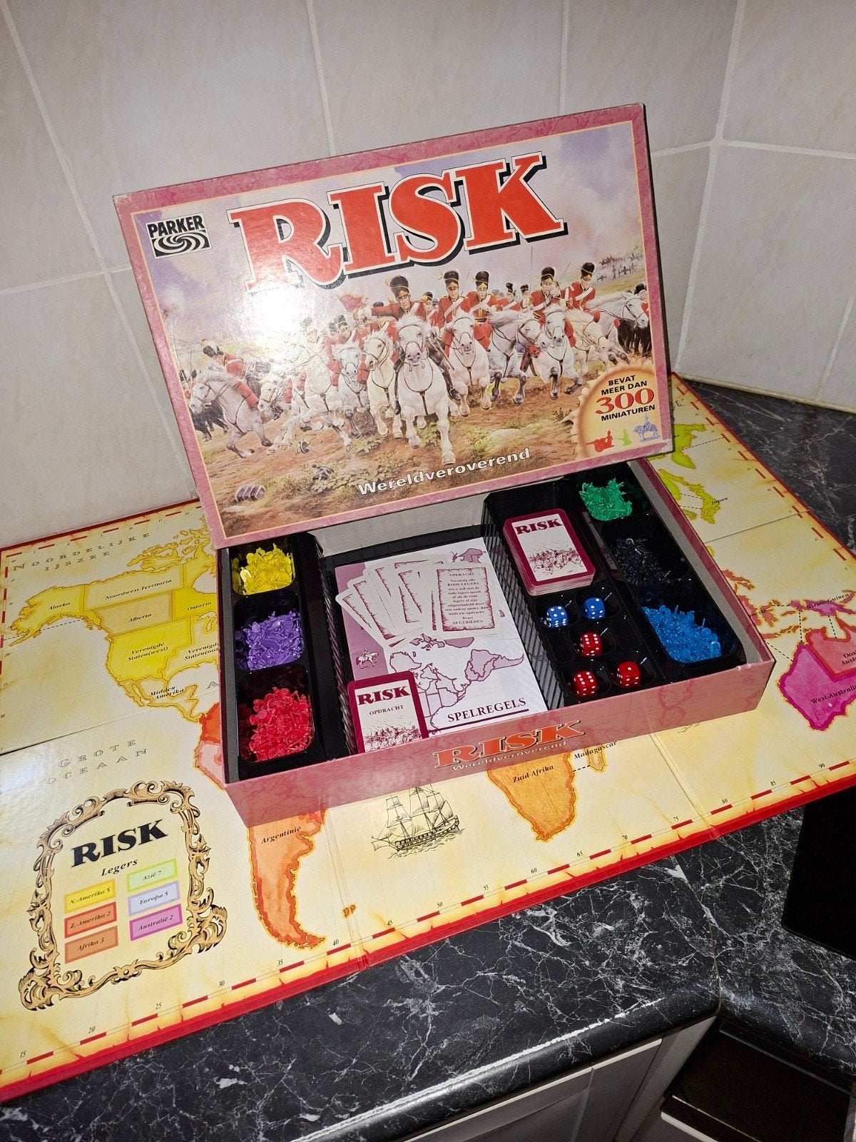 Risk Bordspel - Wereldveroverend, Vijf spelers of meer, Ophalen of Verzenden, Zo goed als nieuw, Parker