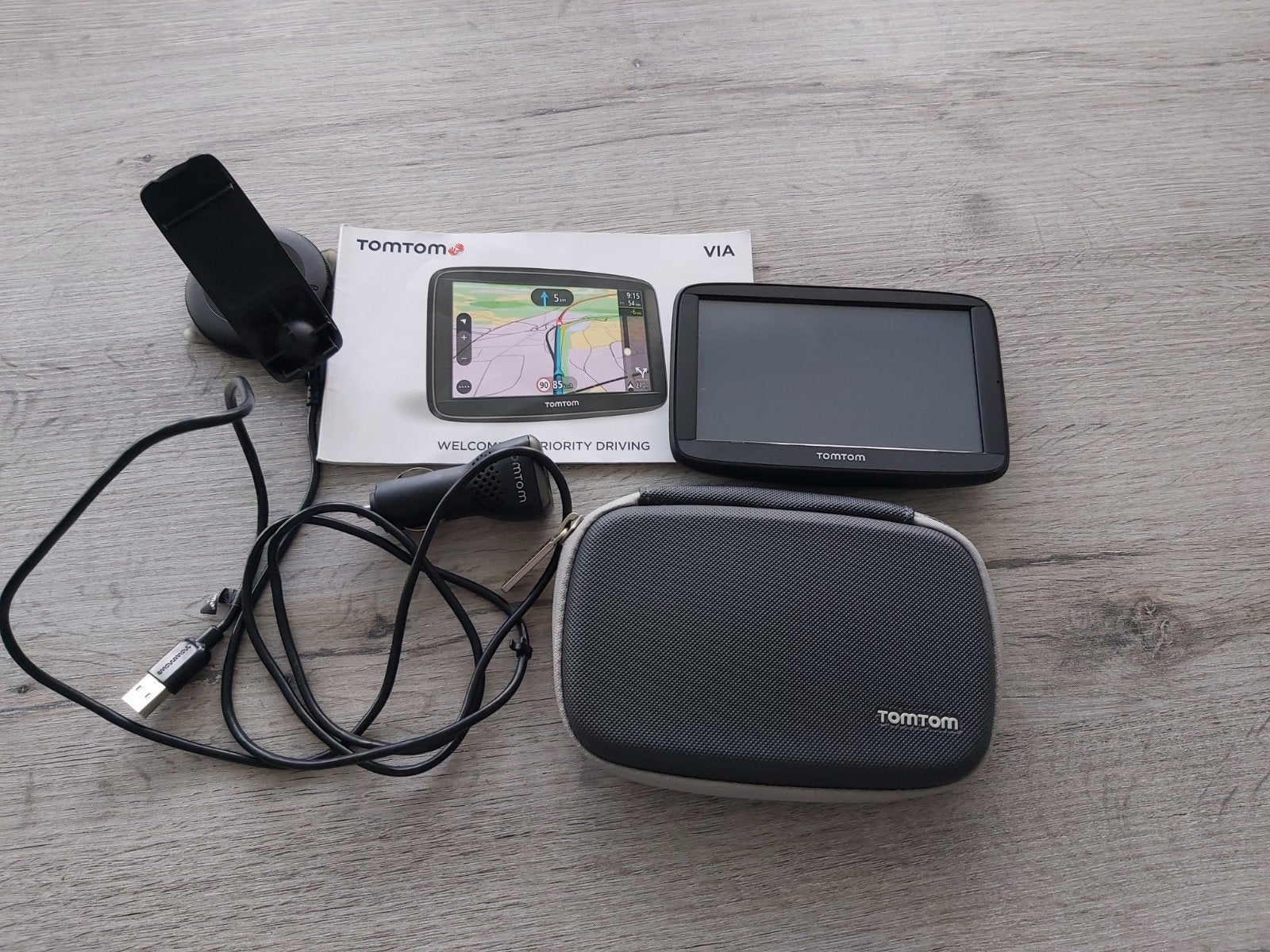TomTom VIA navigatiesysteem met accessoires, Ophalen of Verzenden, Gebruikt