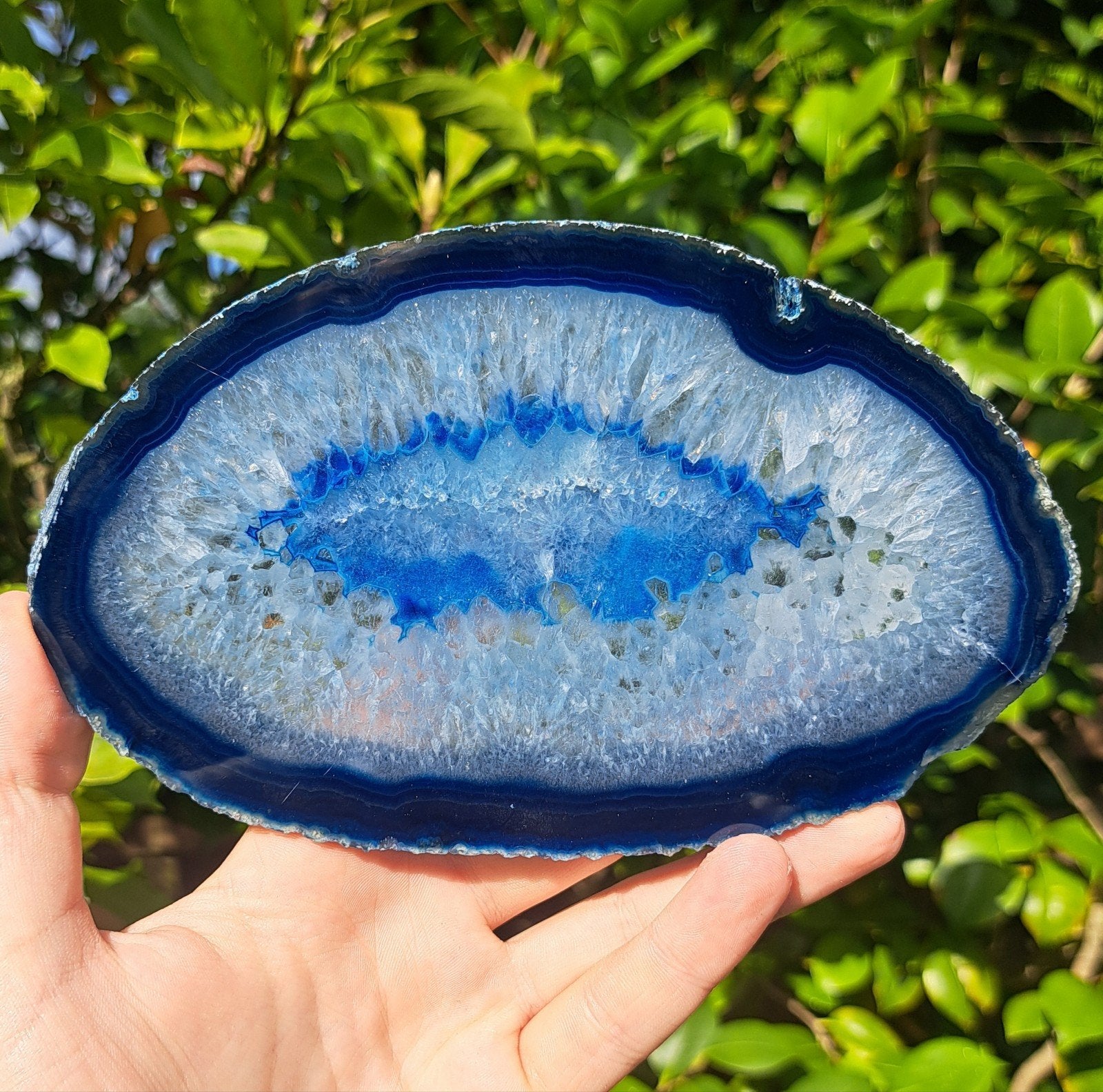 Reuze blauwe Agaatschijf met Bergkristal edelsteen kristal, Ophalen of Verzenden
