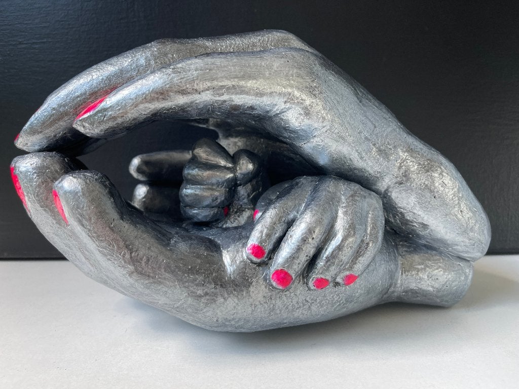 Groot beeld handen + kleine handjes 30cm, Ophalen
