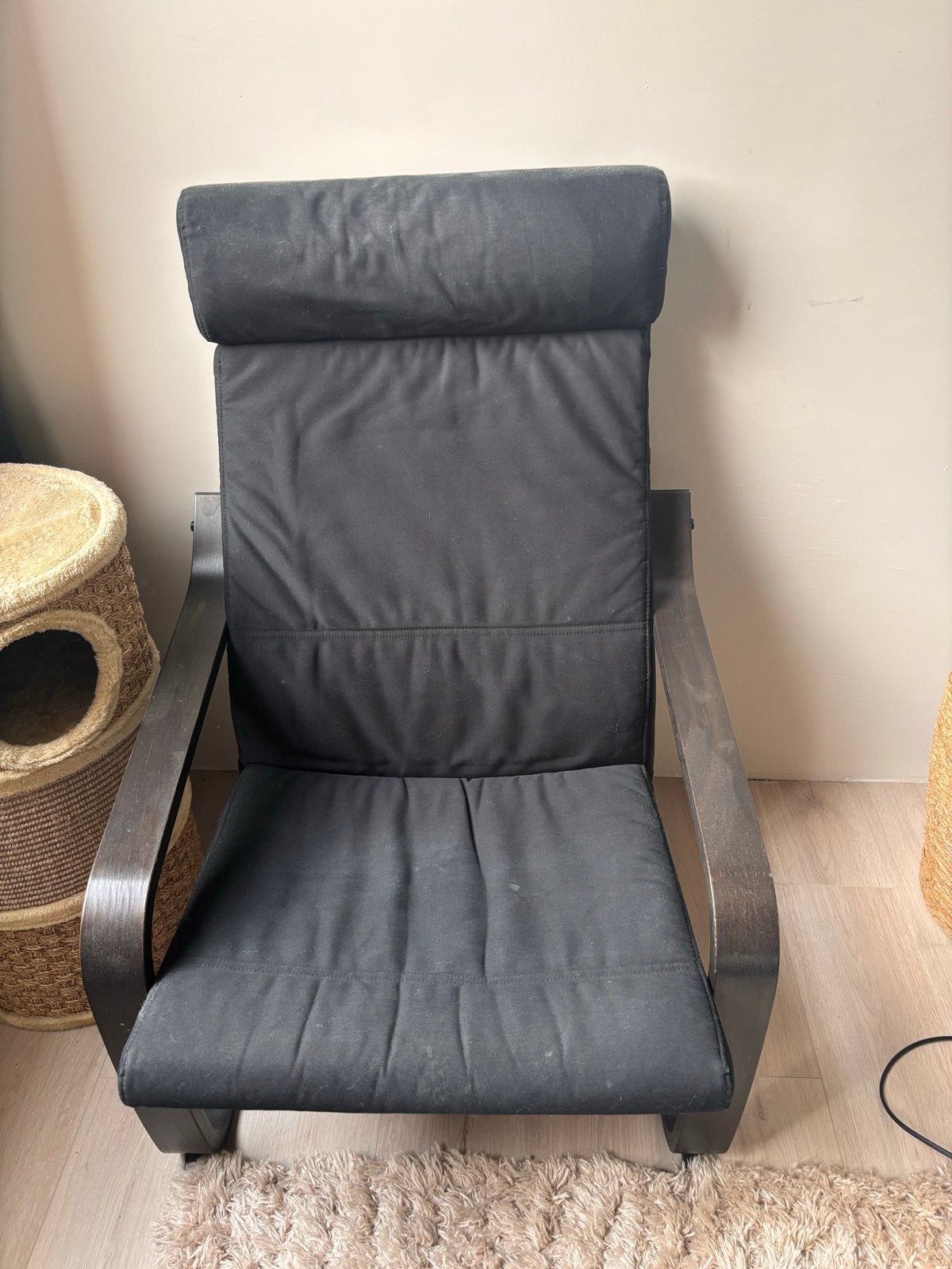 Zwarte fauteuil met houten frame - Comfortabele stoel, Ophalen, Gebruikt, Zwart, Eén