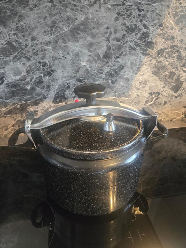 Snelkookpan, Huis en Inrichting, Aluminium, Zo goed als nieuw, Keramische plaat, Ophalen