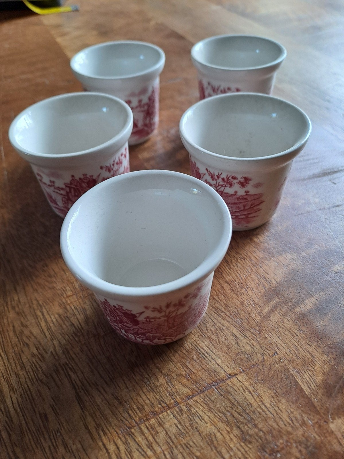Set van 5 antieke eierdopjes met rood transfer decor, Antiek en Kunst, Ophalen