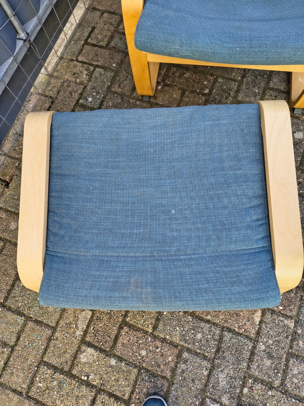 Ikea Poäng stoel met voetenbank - Blauw, Hout, Gebruikt, Blauw, Ophalen of Verzenden