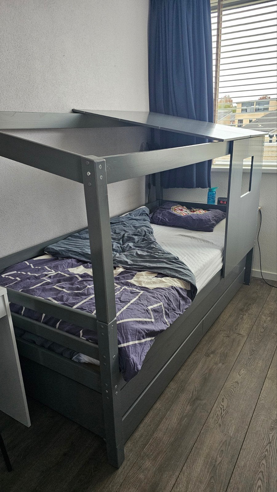 Grijs kinderbed met uitschuifbaar bed en opberglades, Ophalen, Gebruikt, Lattenbodem