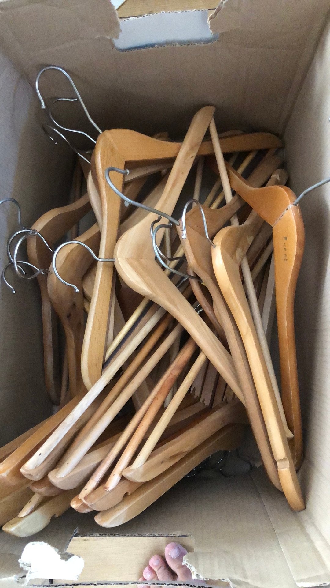 Houten klerenhangers, Ophalen, Zo goed als nieuw, Hout