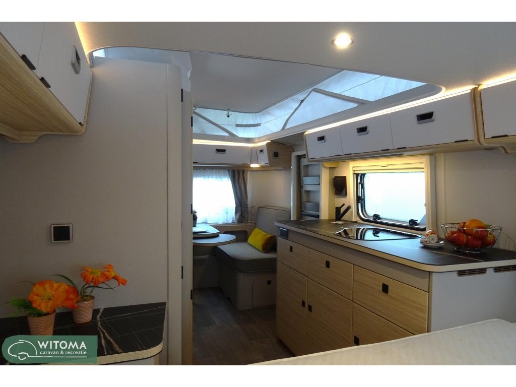 Eriba Touring 630 sale € 5.455,- voordeel, Standaardzit, Schokbreker, Bedrijf, 5 tot 6 meter