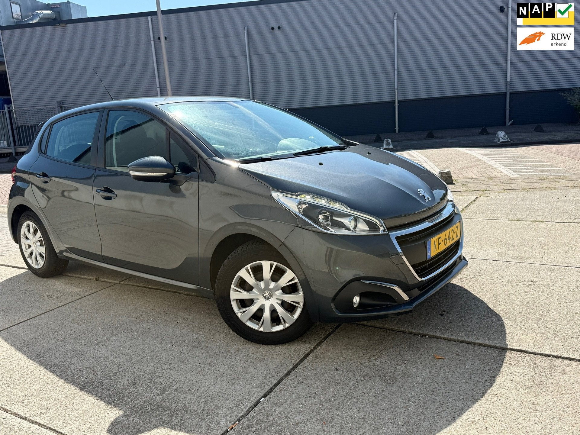 Peugeot 208 1.2 PureTech Blue Lion AIRCO APK 78000 NAP, Voorwielaandrijving, Dealer onderhouden, 1199 cc, 82 pk