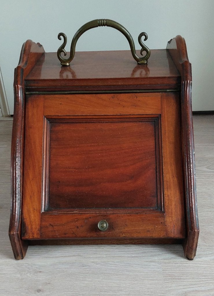 Antieke houten kolenkit met koperen schep, Ophalen