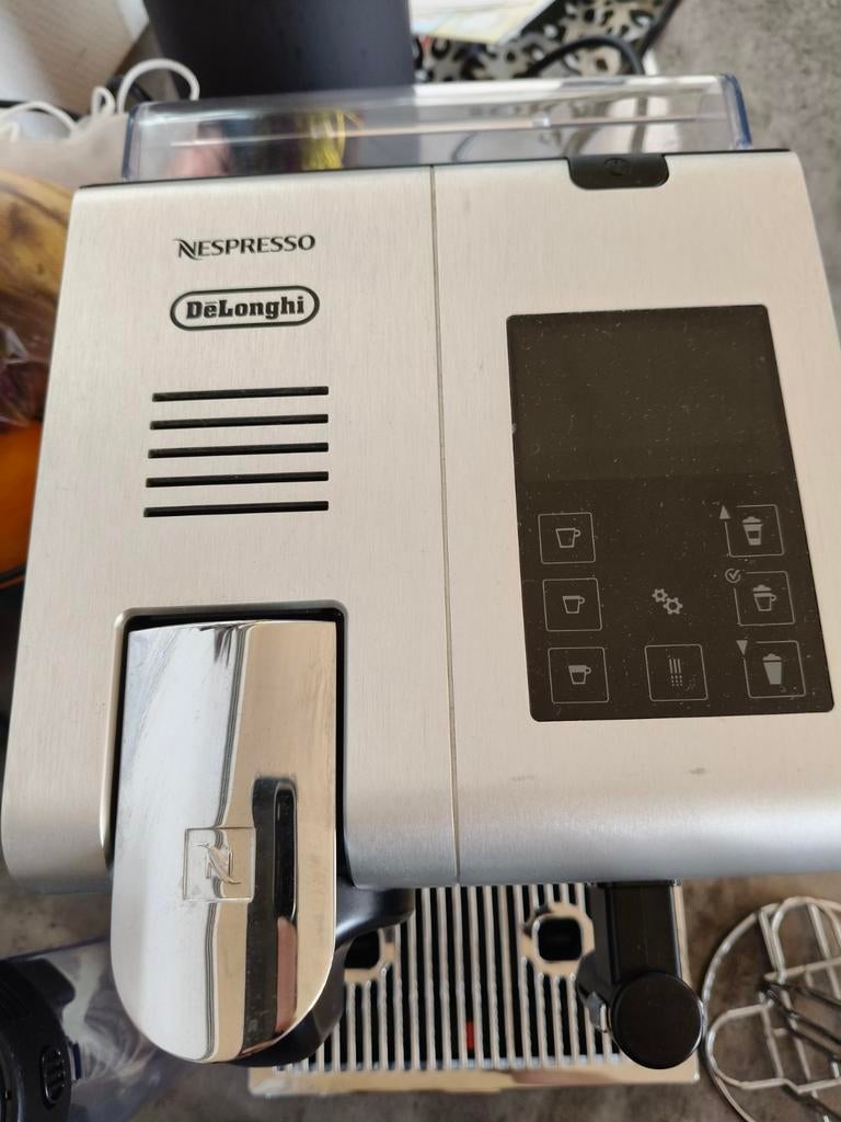 DeLonghi Nespresso Lattissima Touch espresso machine, Koffiepads en cups, Gebruikt, Espresso apparaat, Ophalen of Verzenden