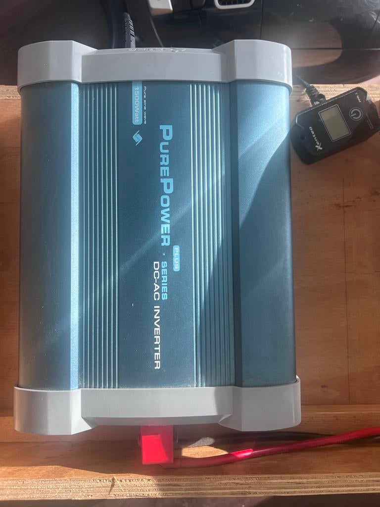 PurePower Plus 1500W Omvormer met Batterij en Lader, Ophalen of Verzenden, Zo goed als nieuw