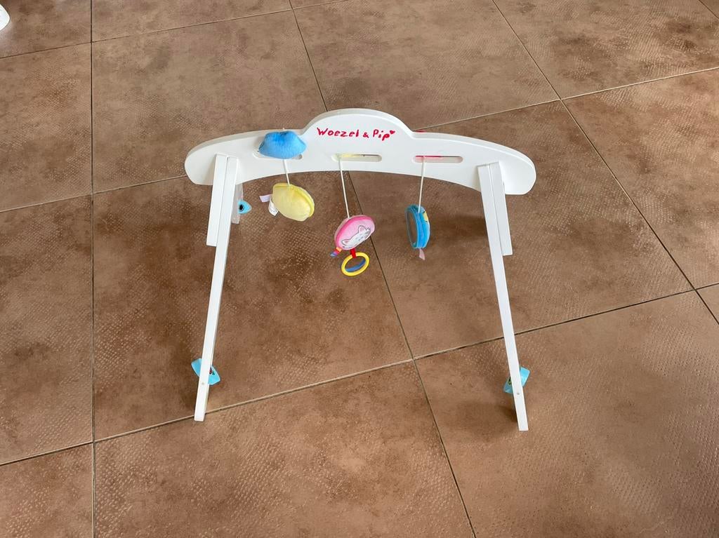 Houten babygym met speeltjes woezel en pip, Ophalen of Verzenden, Gebruikt, Babygym