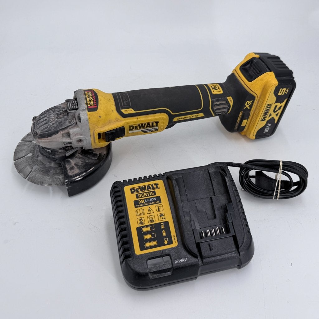 DeWalt DCG405 Haakse Slijper | Incl. 5.0Ah Accu & Acculader, Dewalt, Gebruikt, Support@dewalt.com, 701 E. Joppa Road
Towson, MD 21286
USA